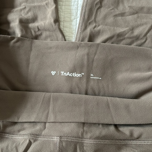 Aritzia TNAction Bootcut Leggings Pants Flared - Picture 3 of 3